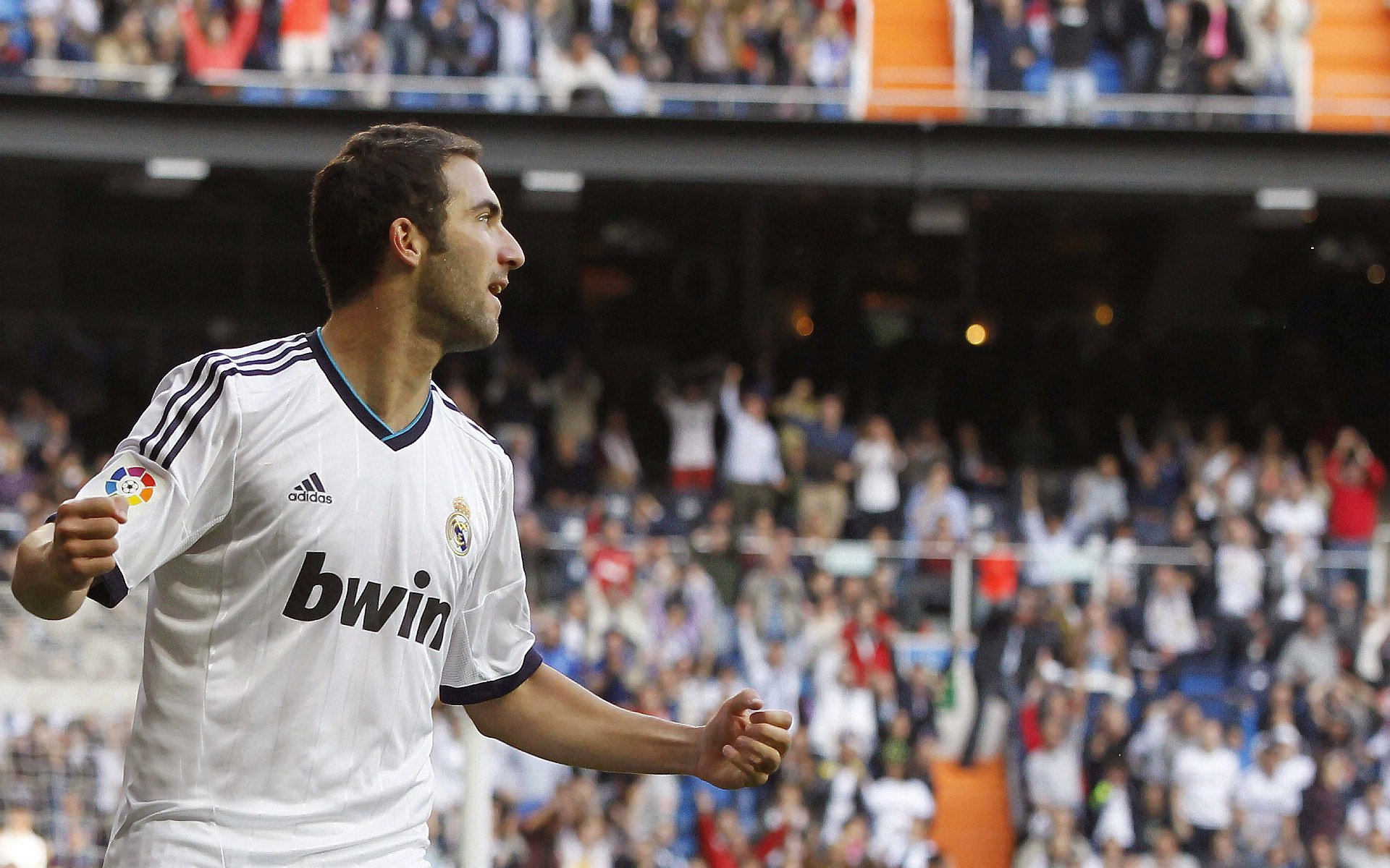 《巴黎人报》：荷兰女足在预选赛中与德国队激战，荷兰女足对巴西女足结果